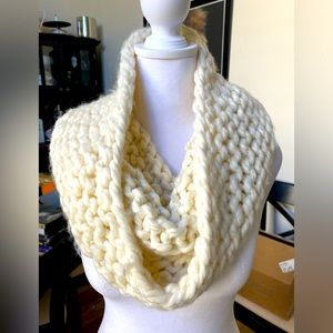 Cream infinity scarf. Hollister soft acrylic. Perfect condition